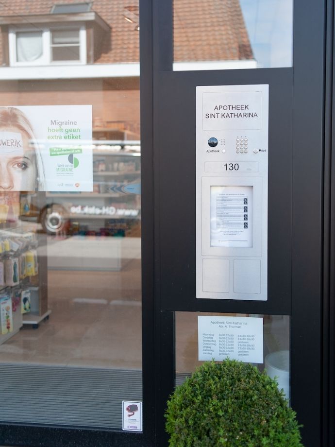 Pharmasafe doorgeefsysteem met afhaallockers